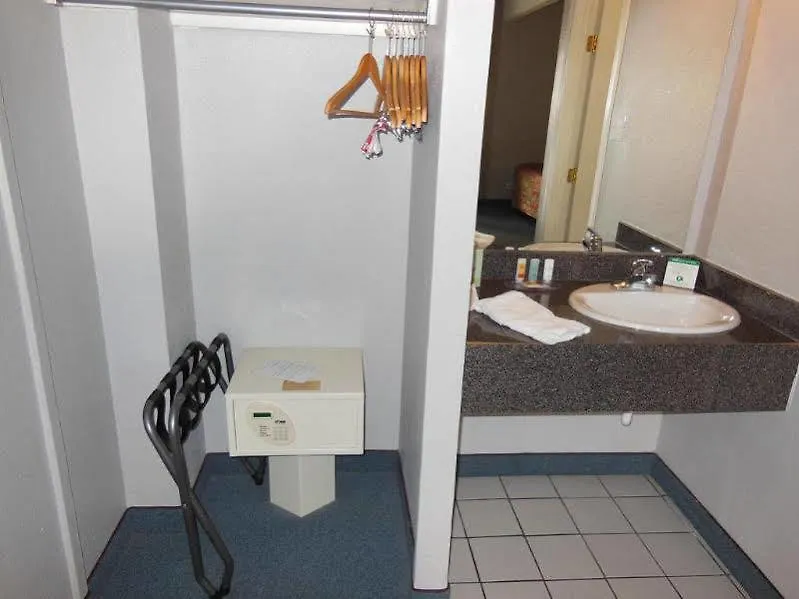 Days Inn By Wyndham Denver Downtown